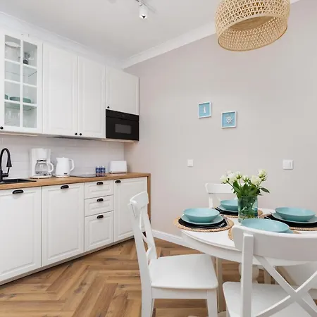 Etna Tranquil With Balcony By Renters كولوبرزيغ