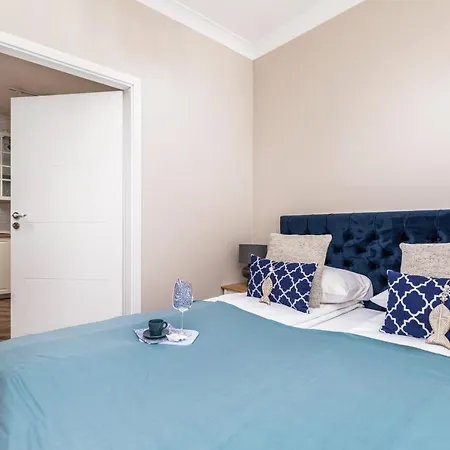 Etna Tranquil With Balcony By Renters *