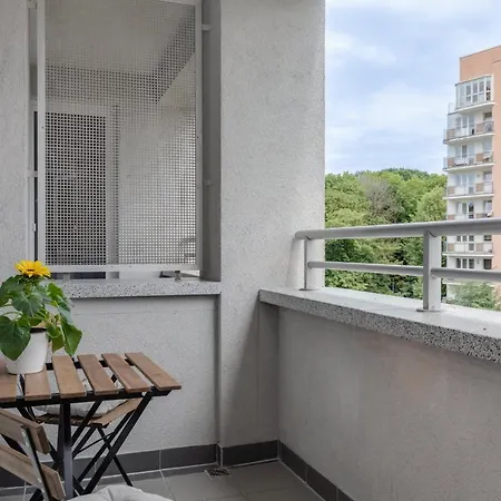 Etna Tranquil With Balcony By Renters 코워브제크