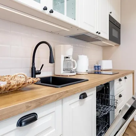 Etna Tranquil With Balcony By Renters *